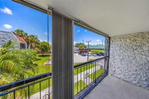 Condo in Palmetto Bay, Florida, 2 bedrooms  № 1955901 - photo 11