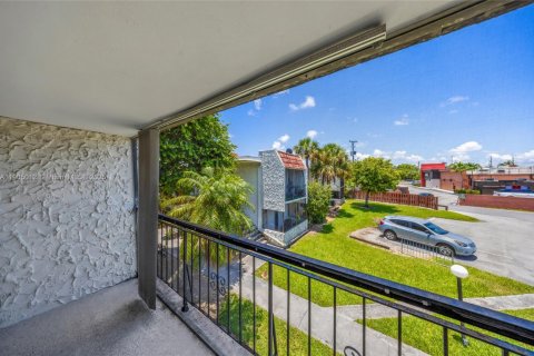 Condo in Palmetto Bay, Florida, 2 bedrooms  № 1955901 - photo 10