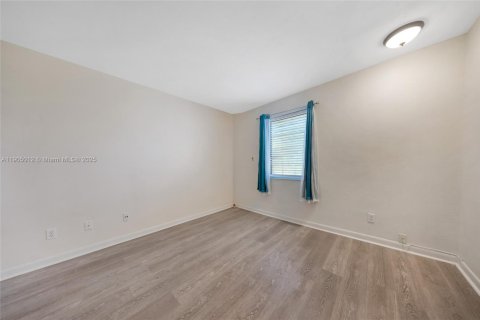 Condo in Palmetto Bay, Florida, 2 bedrooms  № 1955901 - photo 19