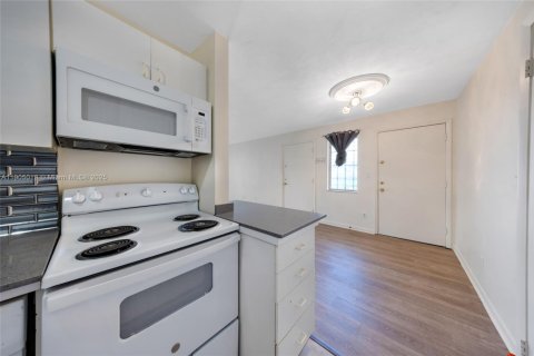 Condo in Palmetto Bay, Florida, 2 bedrooms  № 1955901 - photo 5