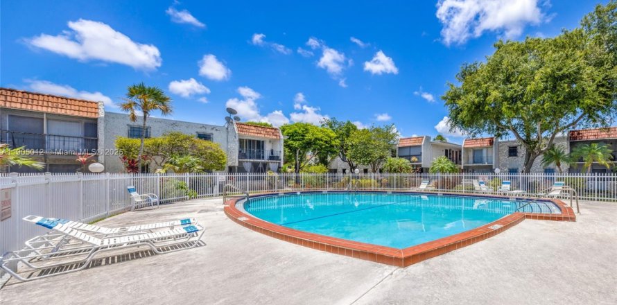 Condo in Palmetto Bay, Florida, 2 bedrooms № 1955901