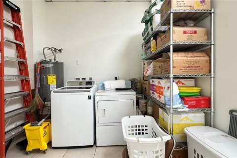 Купить коммерческую недвижимость в Пемброк-Пайнс, Флорида № 2034273 - фото 13