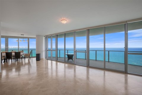 Condo in Hollywood, Florida, 3 bedrooms  № 1779827 - photo 6