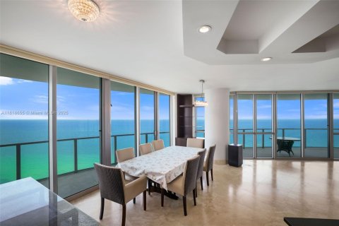 Condo in Hollywood, Florida, 3 bedrooms  № 1779827 - photo 20