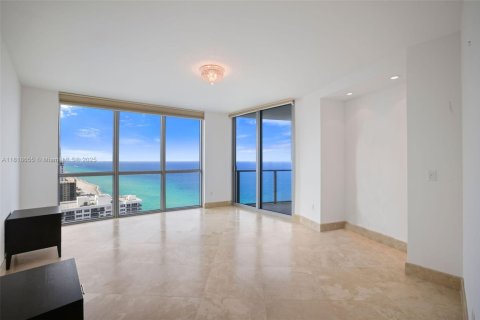Condo in Hollywood, Florida, 3 bedrooms  № 1779827 - photo 22