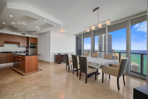 Condo in Hollywood, Florida, 3 bedrooms  № 1779827 - photo 18
