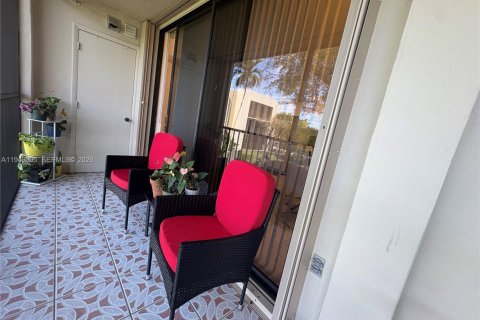 Condo in Miami, Florida, 3 bedrooms  № 2005477 - photo 5