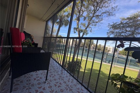 Condo in Miami, Florida, 3 bedrooms  № 2005477 - photo 3