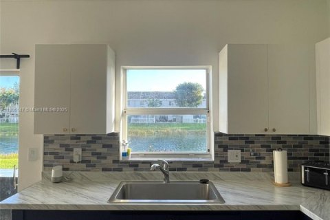 Touwnhouse à louer à Homestead, Floride: 4 chambres, 140.19 m2 № 1957667 - photo 7