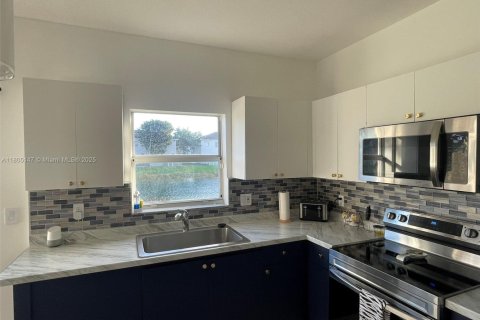 Touwnhouse à louer à Homestead, Floride: 4 chambres, 140.19 m2 № 1957667 - photo 8