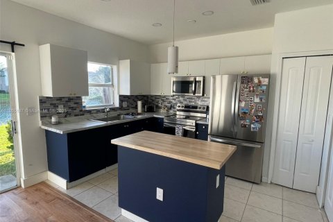 Touwnhouse à louer à Homestead, Floride: 4 chambres, 140.19 m2 № 1957667 - photo 10