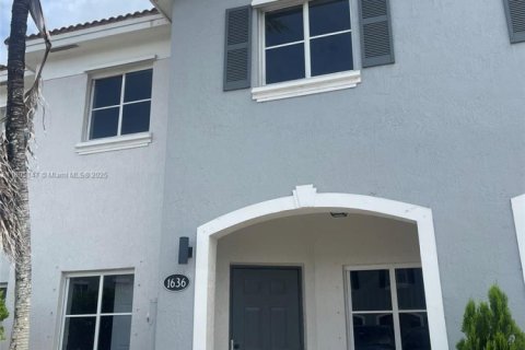 Touwnhouse à louer à Homestead, Floride: 4 chambres, 140.19 m2 № 1957667 - photo 1