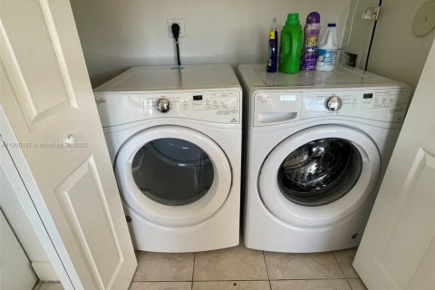 Touwnhouse à louer à Homestead, Floride: 4 chambres, 140.19 m2 № 1957667 - photo 9