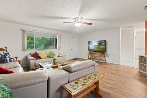 House in Ocala, Florida 2 bedrooms, 121.33 sq.m. № 1914244 - photo 8