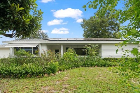 House in Ocala, Florida 2 bedrooms, 121.33 sq.m. № 1914244 - photo 1