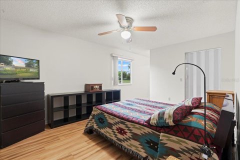 House in Ocala, Florida 2 bedrooms, 121.33 sq.m. № 1914244 - photo 13