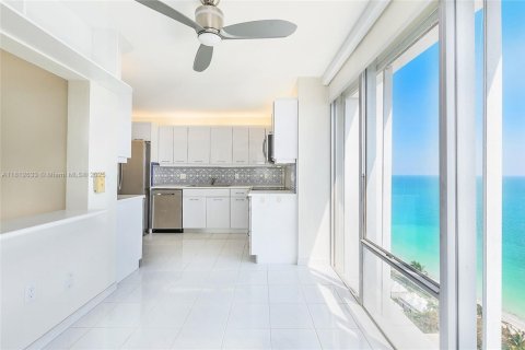 Condo in Key Biscayne, Florida, 3 bedrooms  № 1768375 - photo 7