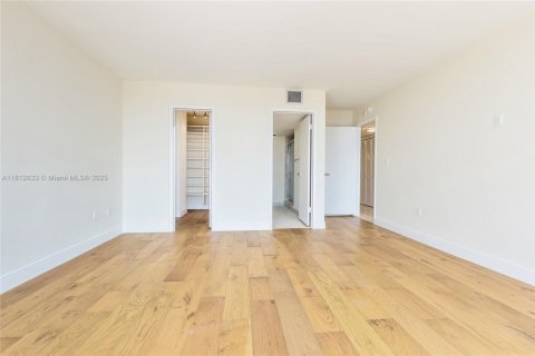Condo in Key Biscayne, Florida, 3 bedrooms  № 1768375 - photo 12