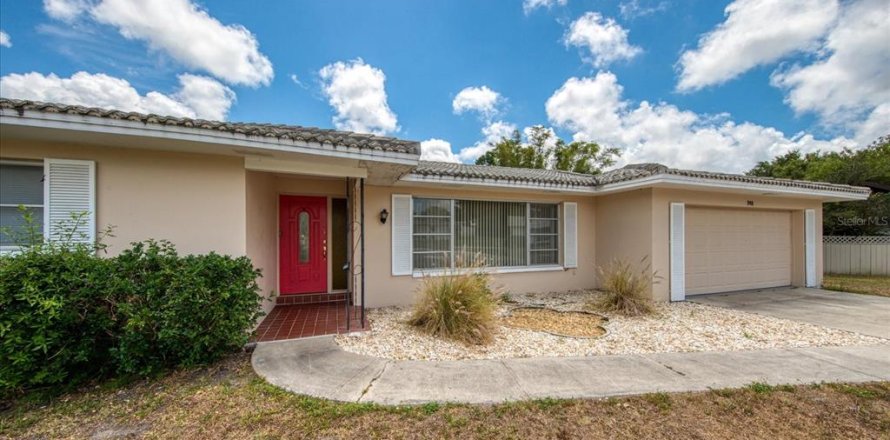 House in Belleair Bluffs, Florida 3 bedrooms, 157.93 sq.m. № 2393500