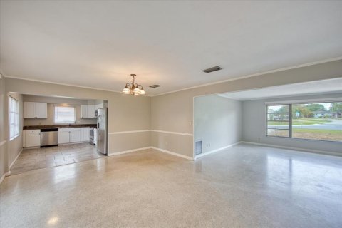 House in Belleair Bluffs, Florida 3 bedrooms, 157.93 sq.m. № 2393500 - photo 6