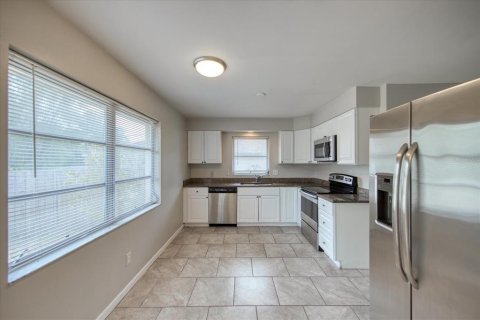 House in Belleair Bluffs, Florida 3 bedrooms, 157.93 sq.m. № 2393500 - photo 7