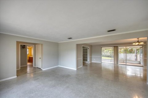 House in Belleair Bluffs, Florida 3 bedrooms, 157.93 sq.m. № 2393500 - photo 4