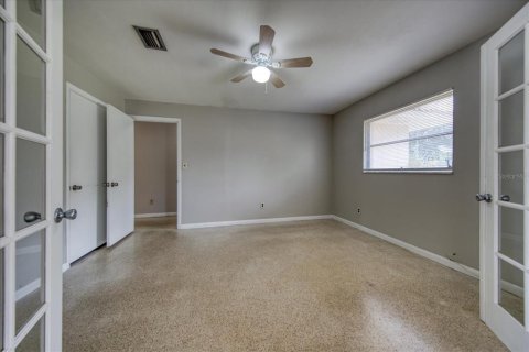 House in Belleair Bluffs, Florida 3 bedrooms, 157.93 sq.m. № 2393500 - photo 11