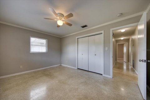 House in Belleair Bluffs, Florida 3 bedrooms, 157.93 sq.m. № 2393500 - photo 18