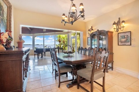 House in Auburndale, Florida 5 bedrooms, 669.64 sq.m. № 2097416 - photo 9