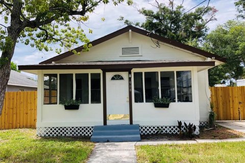 House in Clearwater, Florida 3 bedrooms, 78.97 sq.m. № 2316428
