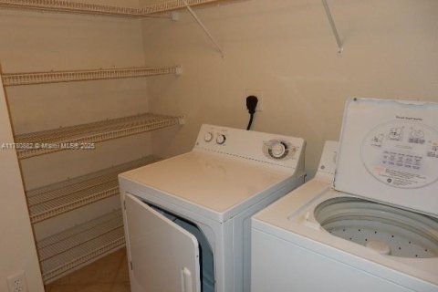 Condo in West Palm Beach, Florida, 1 bedroom  № 1787053 - photo 14