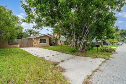House in Bradenton, Florida 3 bedrooms, 138.52 sq.m. № 1903469 - photo 2