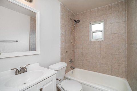 House in Bradenton, Florida 3 bedrooms, 138.52 sq.m. № 1903469 - photo 15
