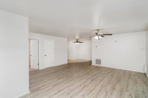 House in Bradenton, Florida 3 bedrooms, 138.52 sq.m. № 1903469 - photo 7