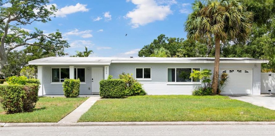 Casa en Saint Petersburg, Florida 3 dormitorios, 130.06 m2 № 1886284