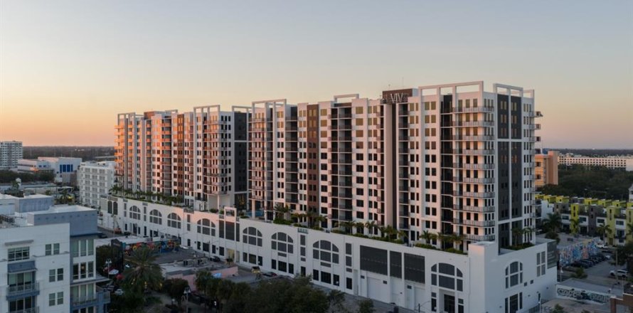 Apartment in Saint Petersburg, Florida 3 bedrooms, 168.62 sq.m. № 2225860