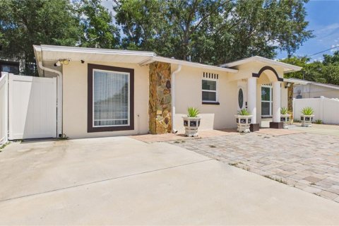 House in Tampa, Florida 3 bedrooms, 137.5 sq.m. № 2195247 - photo 6