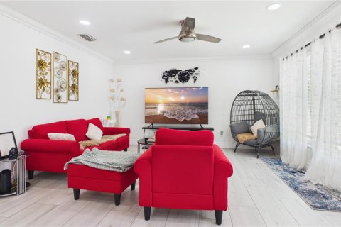 House in Tampa, Florida 3 bedrooms, 137.5 sq.m. № 2195247 - photo 15