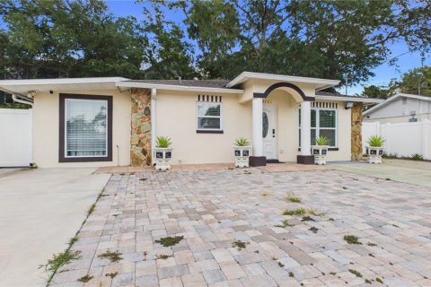House in Tampa, Florida 3 bedrooms, 137.5 sq.m. № 2195247 - photo 8