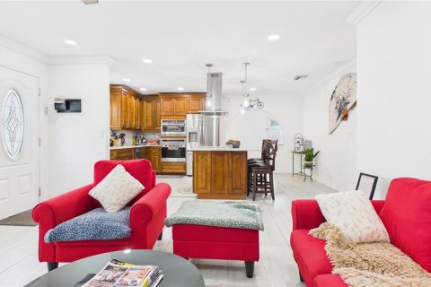 House in Tampa, Florida 3 bedrooms, 137.5 sq.m. № 2195247 - photo 17