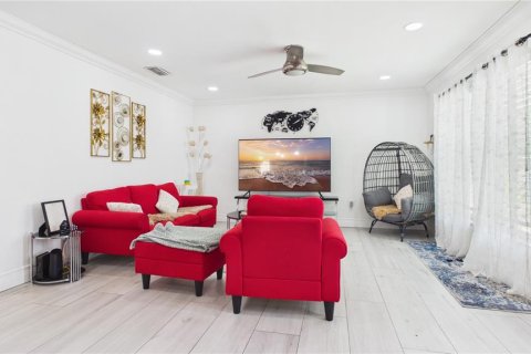House in Tampa, Florida 3 bedrooms, 137.5 sq.m. № 2195247 - photo 13