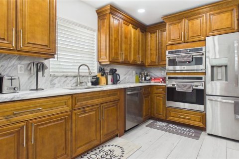 House in Tampa, Florida 3 bedrooms, 137.5 sq.m. № 2195247 - photo 22