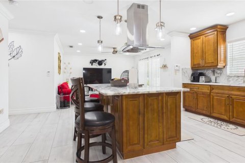 House in Tampa, Florida 3 bedrooms, 137.5 sq.m. № 2195247 - photo 23