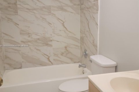 Condo in North Lauderdale, Florida, 1 bedroom  № 1745699 - photo 10