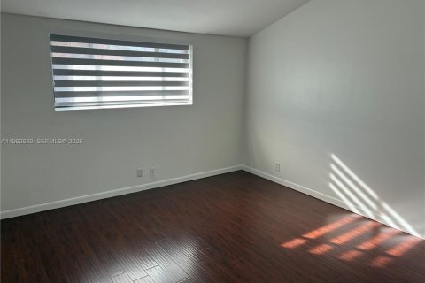 Touwnhouse à louer à Miami, Floride: 3 chambres, 140.47 m2 № 2025264 - photo 13