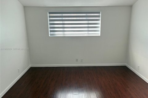 Touwnhouse à louer à Miami, Floride: 3 chambres, 140.47 m2 № 2025264 - photo 14