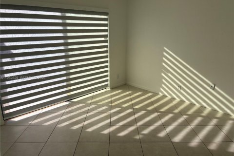Touwnhouse à louer à Miami, Floride: 3 chambres, 140.47 m2 № 2025264 - photo 9