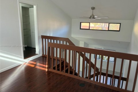 Touwnhouse à louer à Miami, Floride: 3 chambres, 140.47 m2 № 2025264 - photo 12