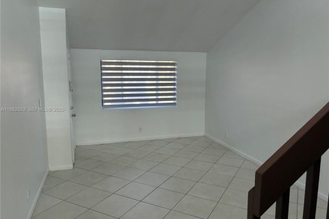 Touwnhouse à louer à Miami, Floride: 3 chambres, 140.47 m2 № 2025264 - photo 3