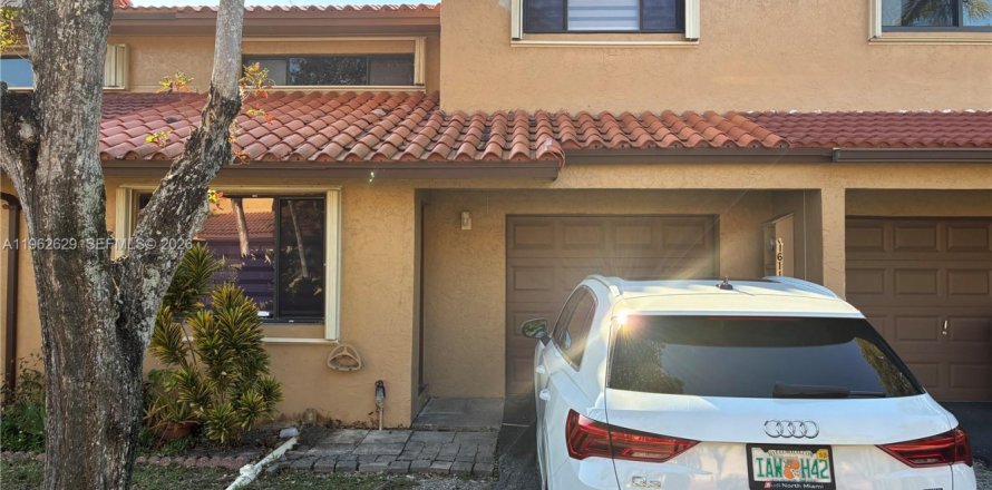 Touwnhouse à Miami, Floride 3 chambres, 140.47 m2 № 2025264